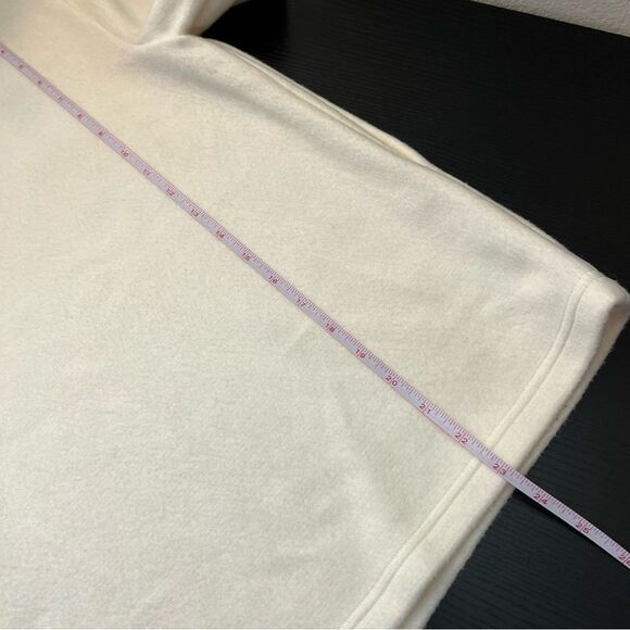 ✨ Steventai Women’s White Fleece Top Medium - Picture 12 of 12